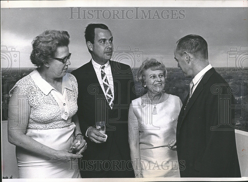 1967 Press Photo Russell Peterson Juror Arts Association Exhibition Gilpin Area - Historic Images