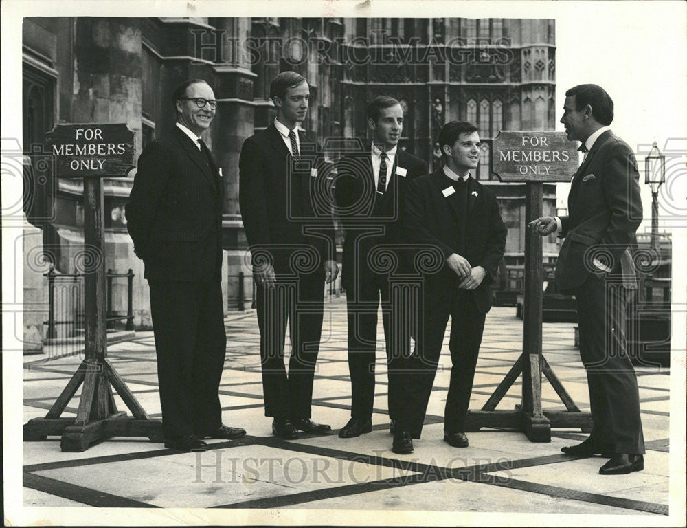 1967 Press Photo Marshall Scholars Party Great Britain Visit Westminster Palace - Historic Images