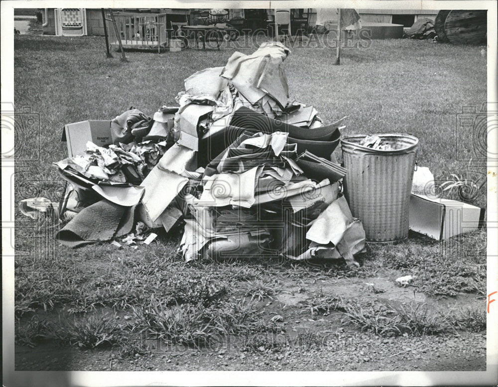 1963 Press Photo Garbage Trash Near Maryland Dr. - Historic Images