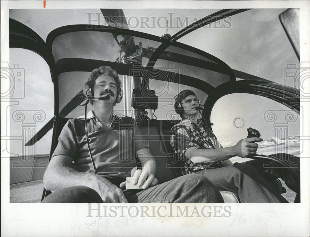 1979 Press Photo Bob Abernethy Randy York helicopter aircraft traffic reports - Historic Images