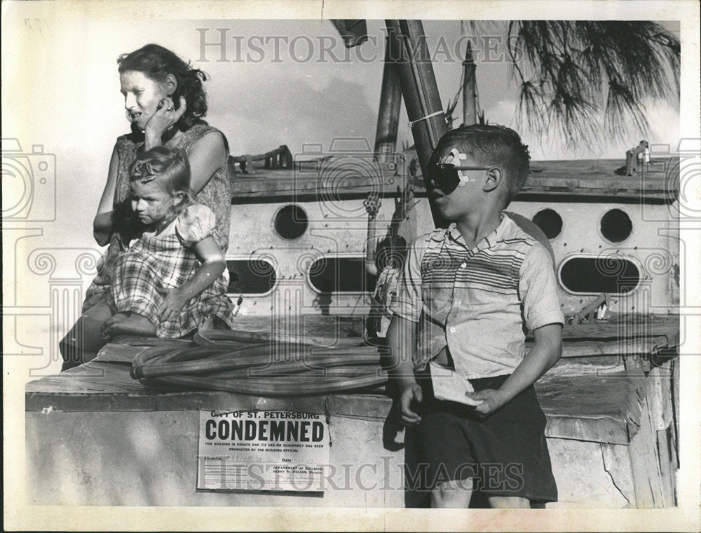 1959 Press Photo Mrs. Madeline Agee St. Petersburg Florida Resident &amp; Family - Historic Images