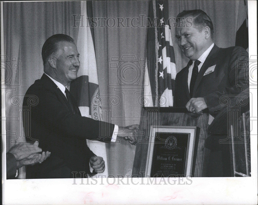 1969 Press Photo Vice President Agnew Shakes William Cramer - Historic Images