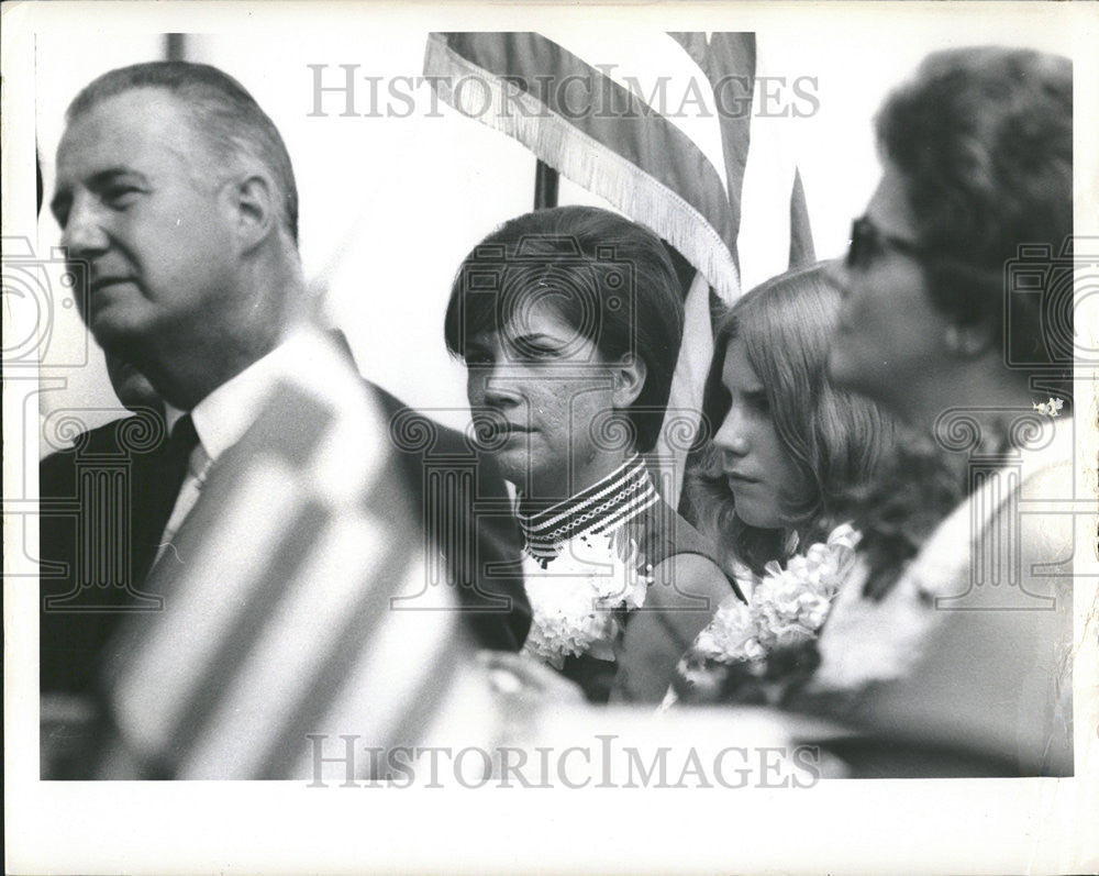 1969 Press Photo Spiro Theodore Agnew Vice President US politician meeting crowd - Historic Images