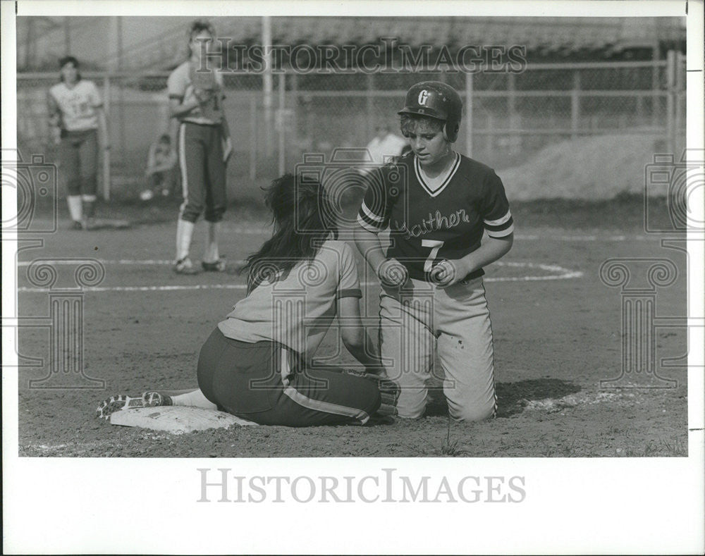 1988 Press Photo Shannon Abarbanel Job Girls Softball - Historic Images