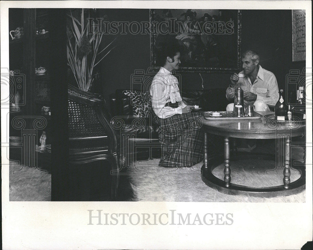 1975 Press Photo Tom Larson Retired Boston Sportscaster Television Host - Historic Images