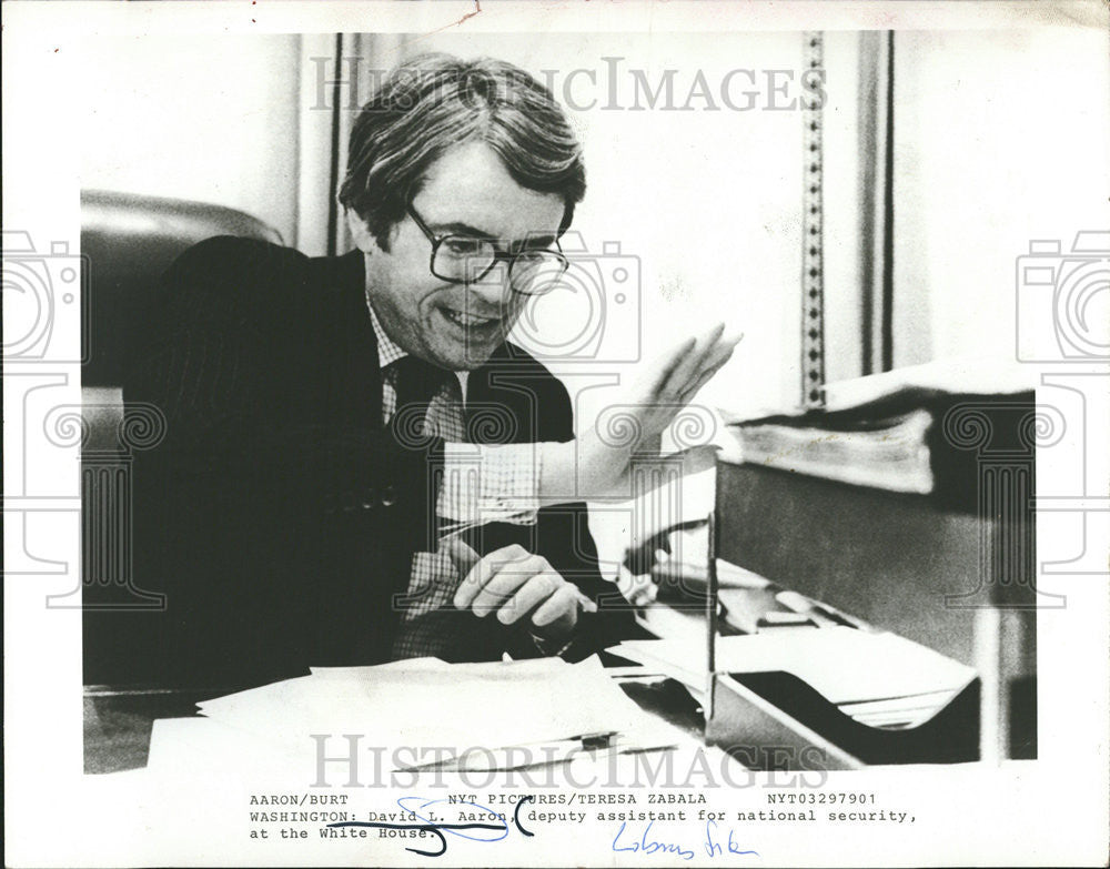 1985 Press Photo David Aaron deputy assistant national security White House - Historic Images