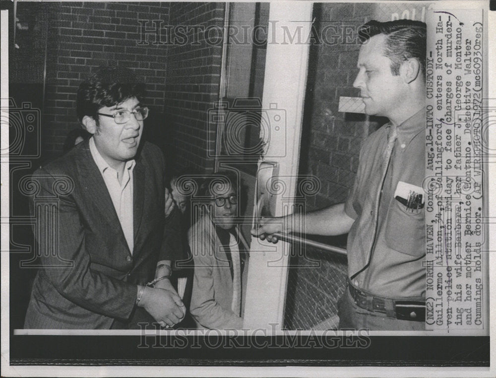 1972 Press Photo Guillermo Aillon North Haven Police station enters Barbara wife - Historic Images