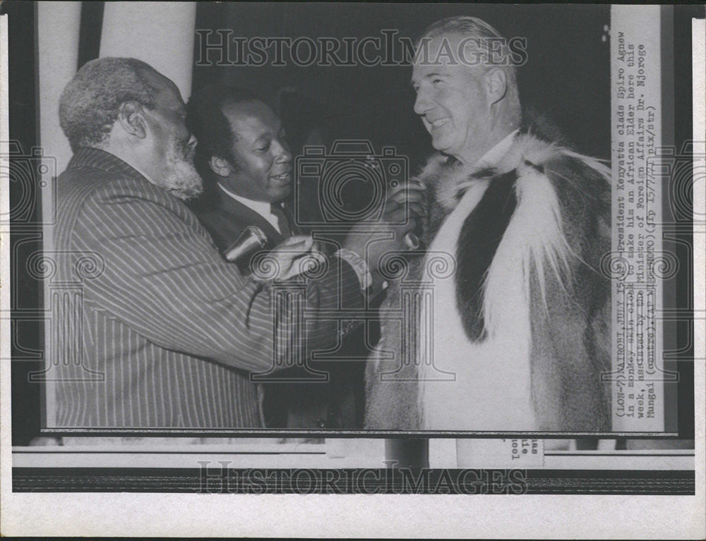 1971 Press Photo President Kenyatta clads Spiro Agnew - Historic Images