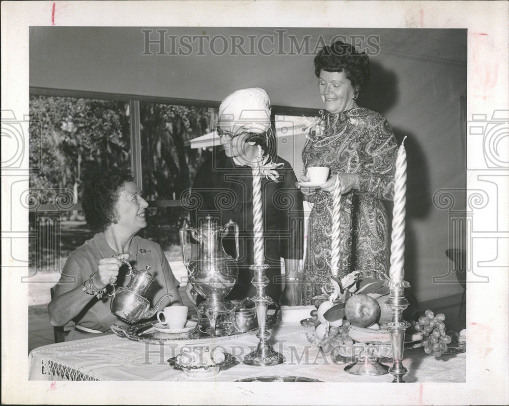 1962 Press Photo Mrs. Mary Beaudine Chirstmas Table Settings Mrs. Felix Ablers - Historic Images