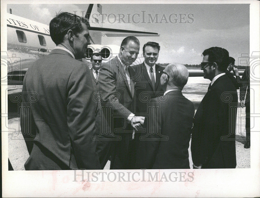 1969 Press Photo Ed Kiefer Bill Young Agnew Air Port Ray Osborne Grand Greetings - Historic Images