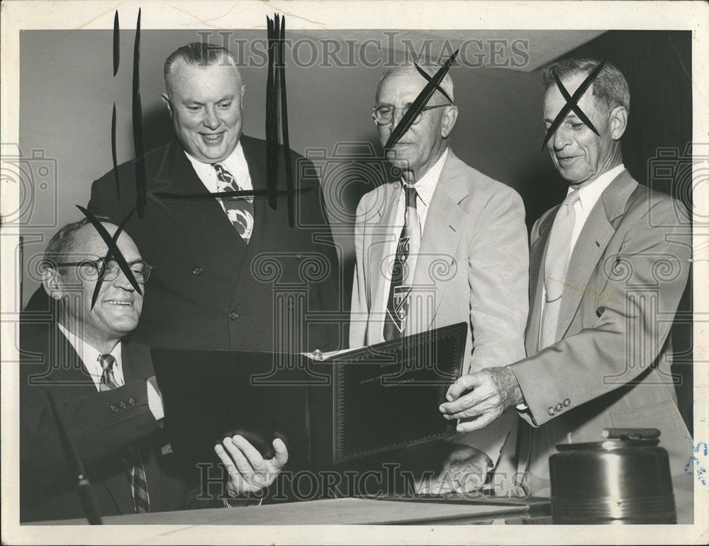 1954 Press Photo Robert Adair attend meeting explain documents official - Historic Images