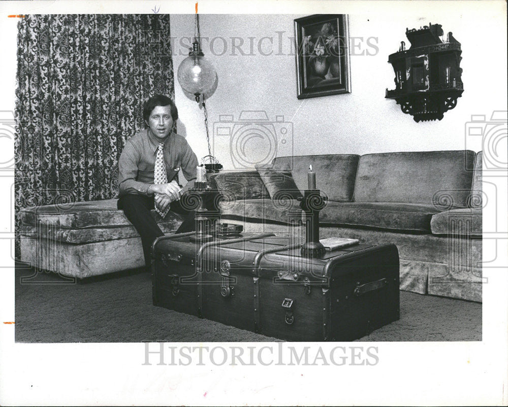 1972 Press Photo Candlesticks old tractor gears Bil Adams Coffee Table Living - Historic Images