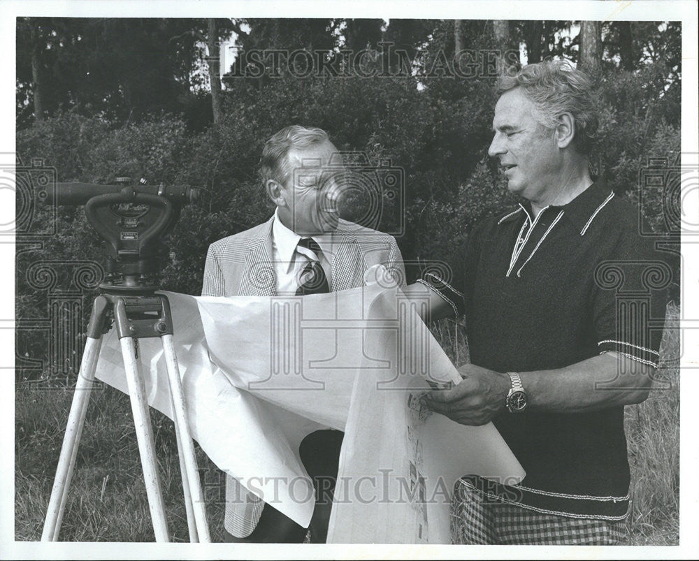 1975 Press Photo Howard Adams vice President sales Longboat Key based - Historic Images