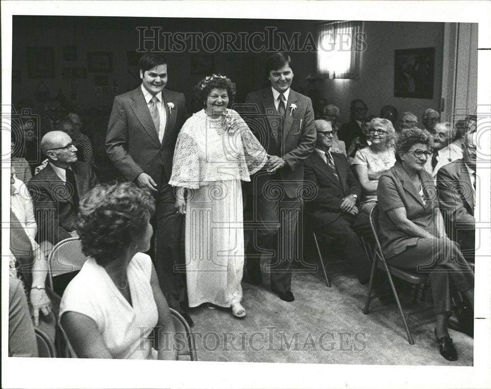 1980 Press Photo Henry Adams Jokes Ribbings Palm Harbor Area Senior Center - Historic Images