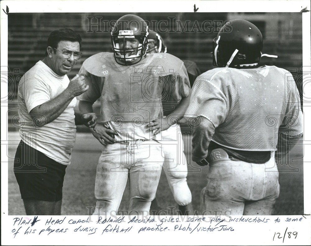 1988 Press Photo Roland Acosta Plant High coach football practice instructor - Historic Images