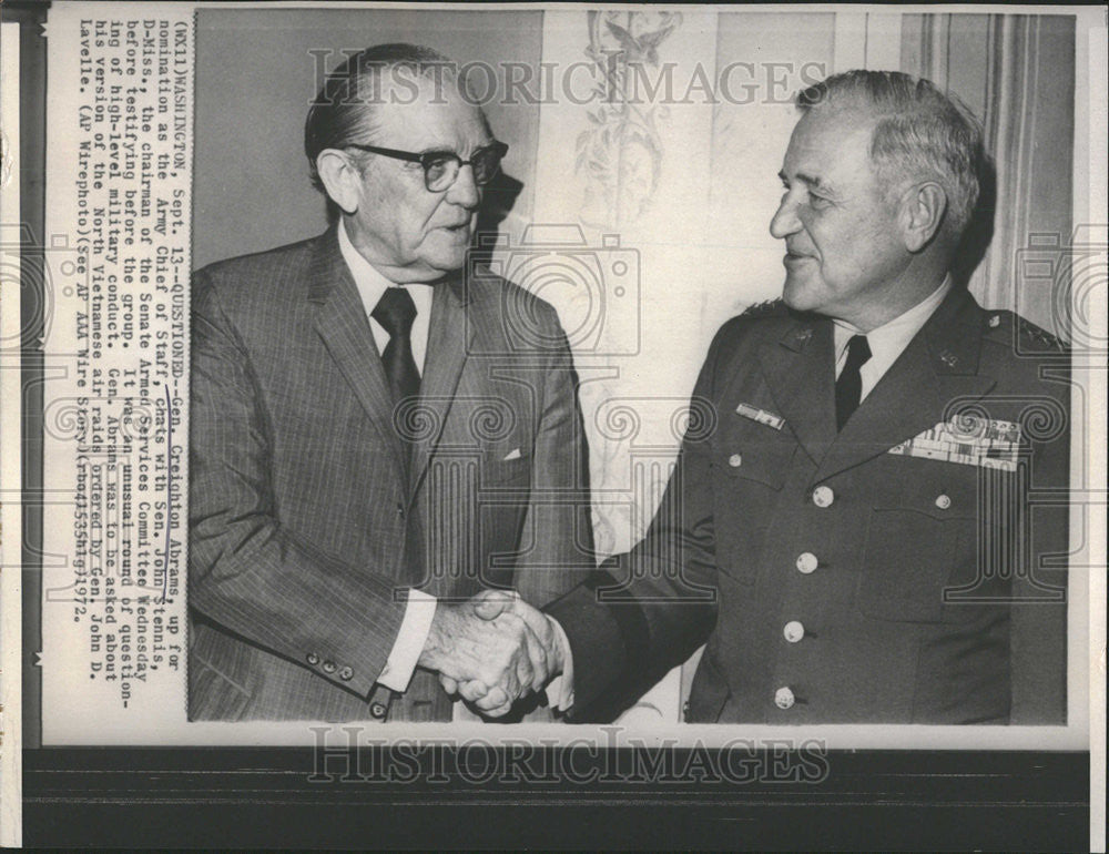 1972 Press Photo Gen Creighton Abrams Army chief of staff chats sen John Stennis - Historic Images