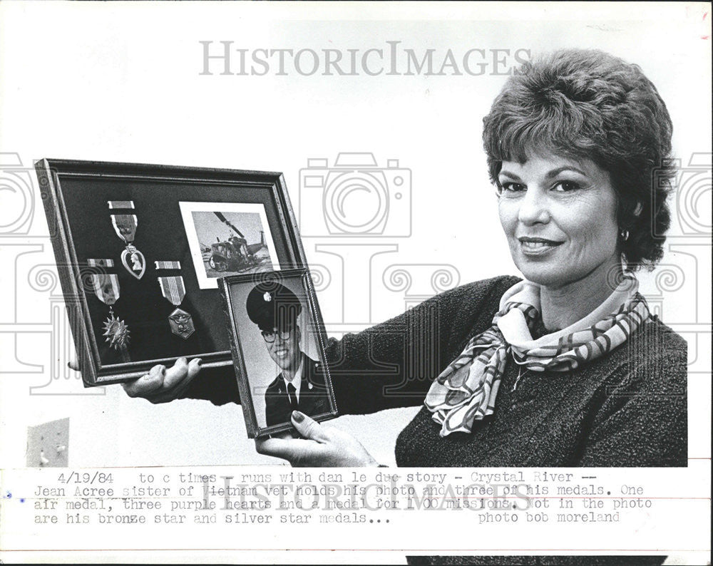1984 Press Photo Crystal River Jean Acree Sister Vietnam Medals Purple Heart - Historic Images