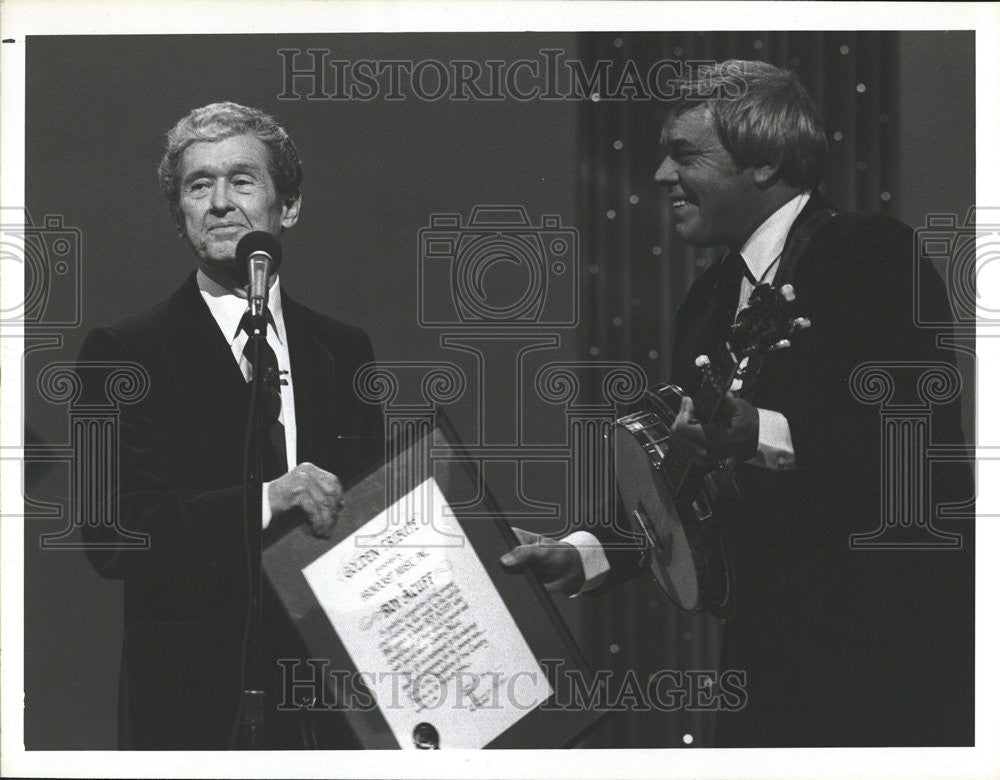 1981 Press Photo  Tom Hall Country music performer Roy Acuff legendary bluegrass - Historic Images