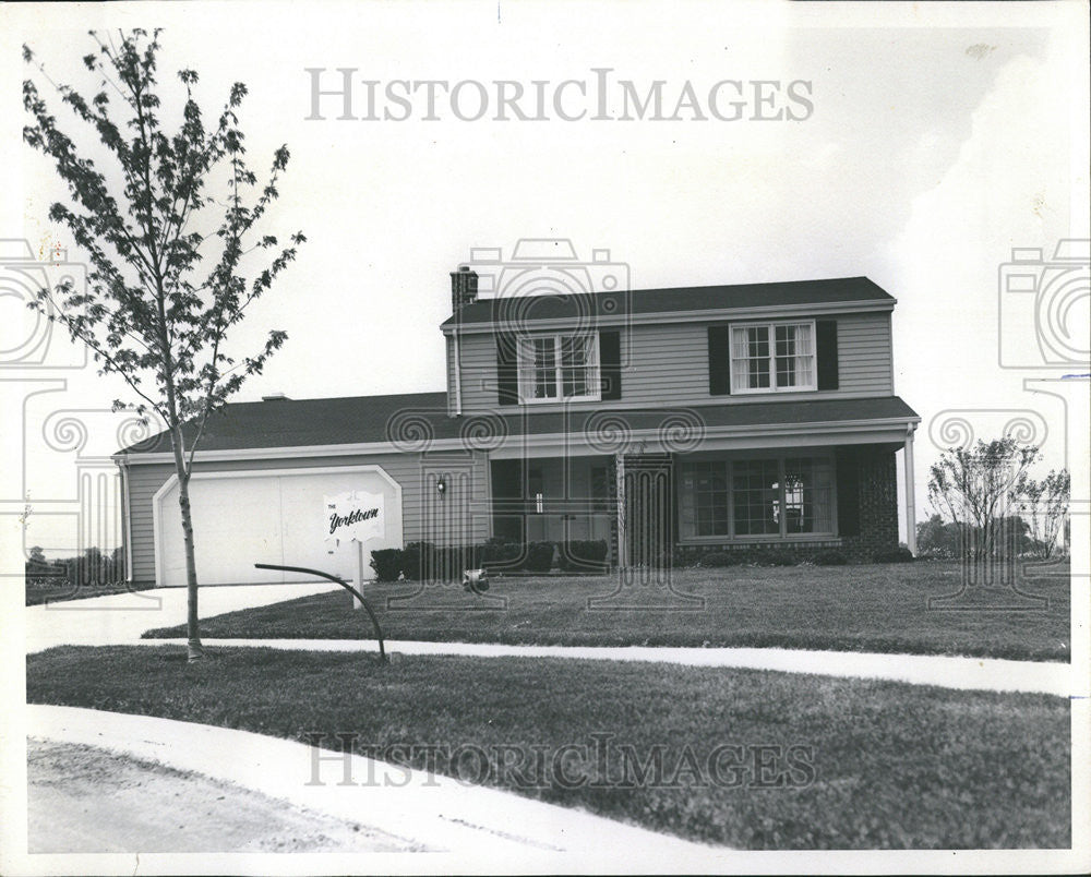 1971 Press Photo Yorktown model home College Hill Subdivision naperville bedroom - Historic Images