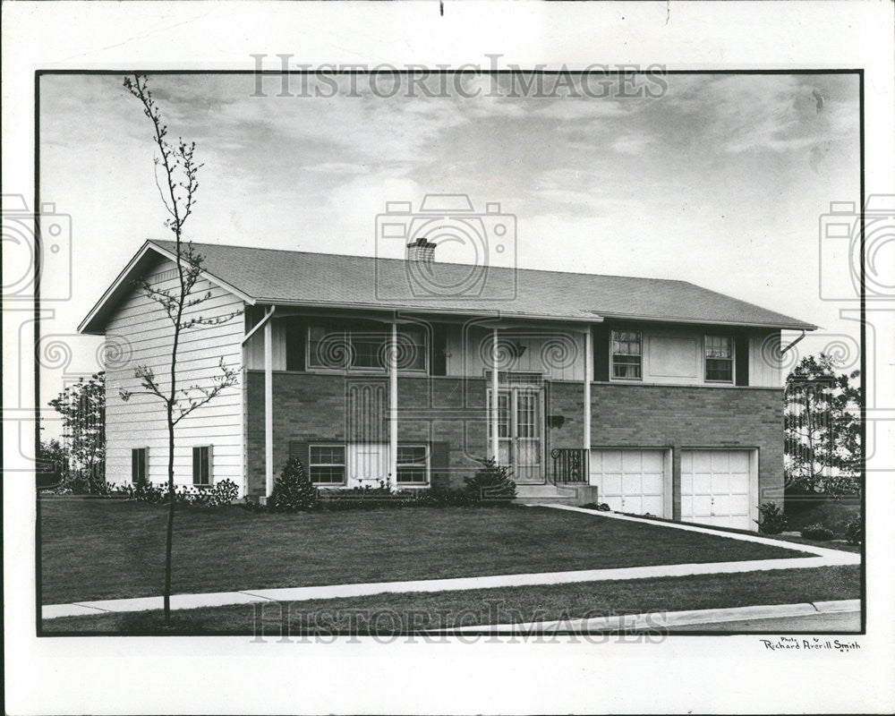 1969 Press Photo Avon model Winston Knolls development Hoffman Estates - Historic Images