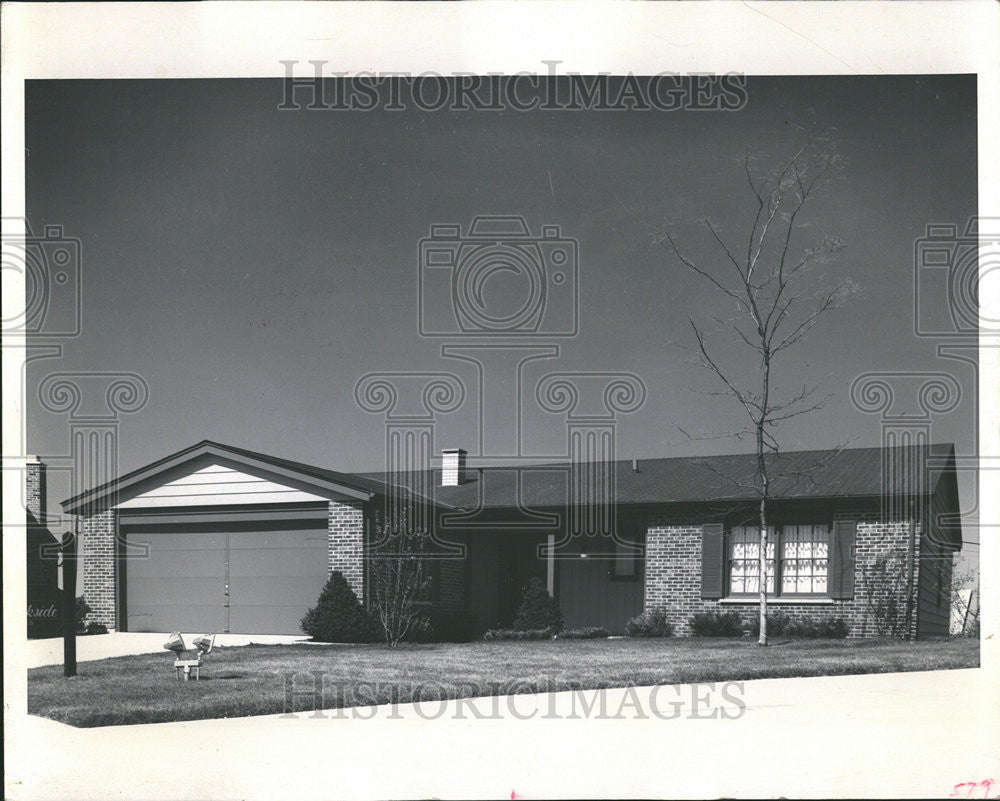 1971 Press Photo Mill Creek Buffalo Grove Miller Builders Brookside Two baths - Historic Images