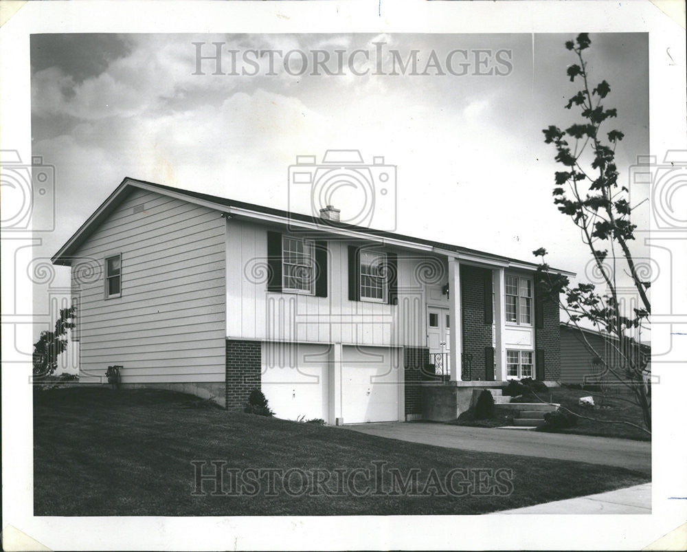 1969 Press Photo Avon Model Winston Knolls Hoffman Estates ranch design - Historic Images