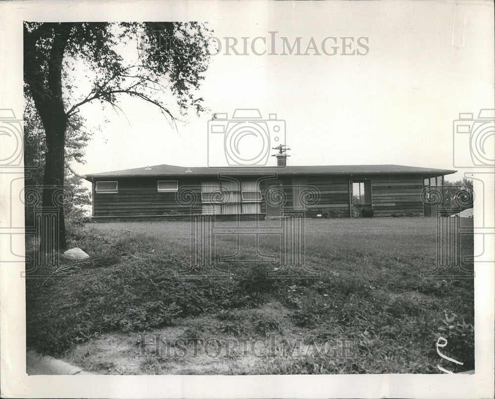 1954 Press Photo Rambling redwood ranch home bracket erected Highland Park - Historic Images