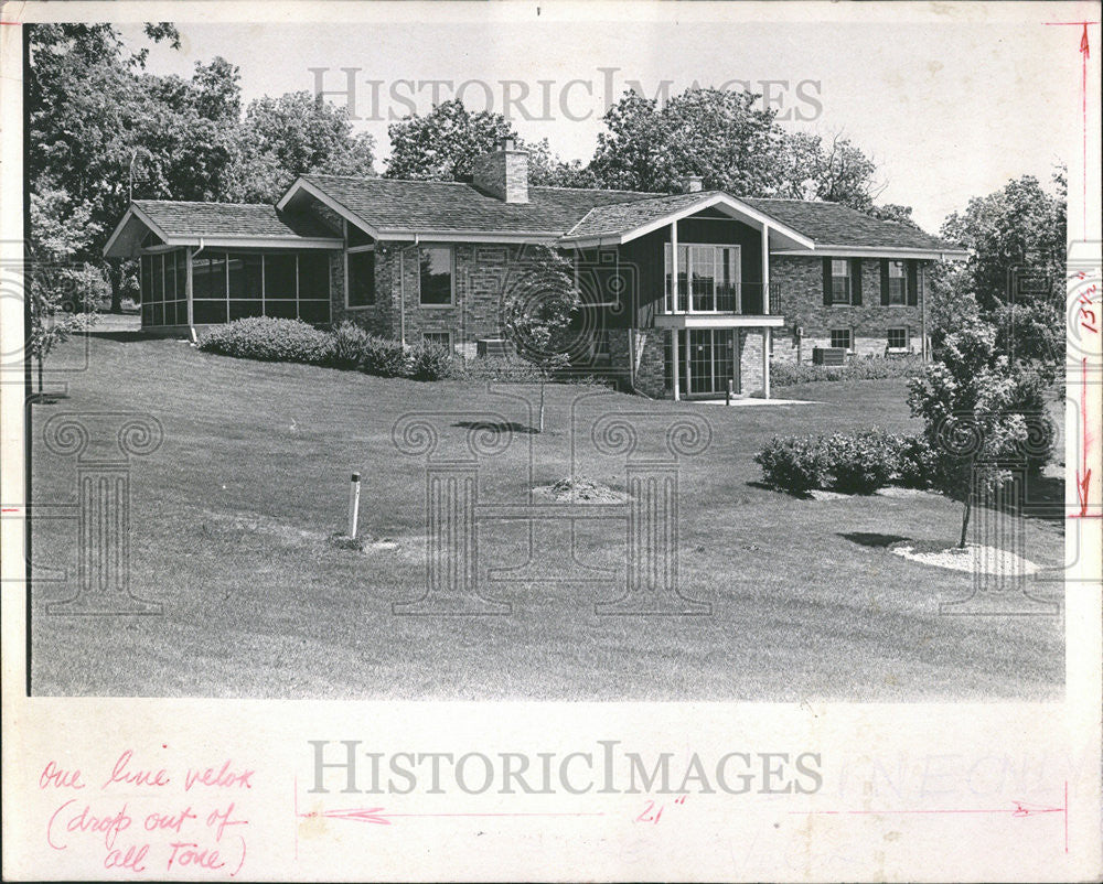 1969 Press Photo L-Shaped Brick Construction Housing Ranch - Historic Images