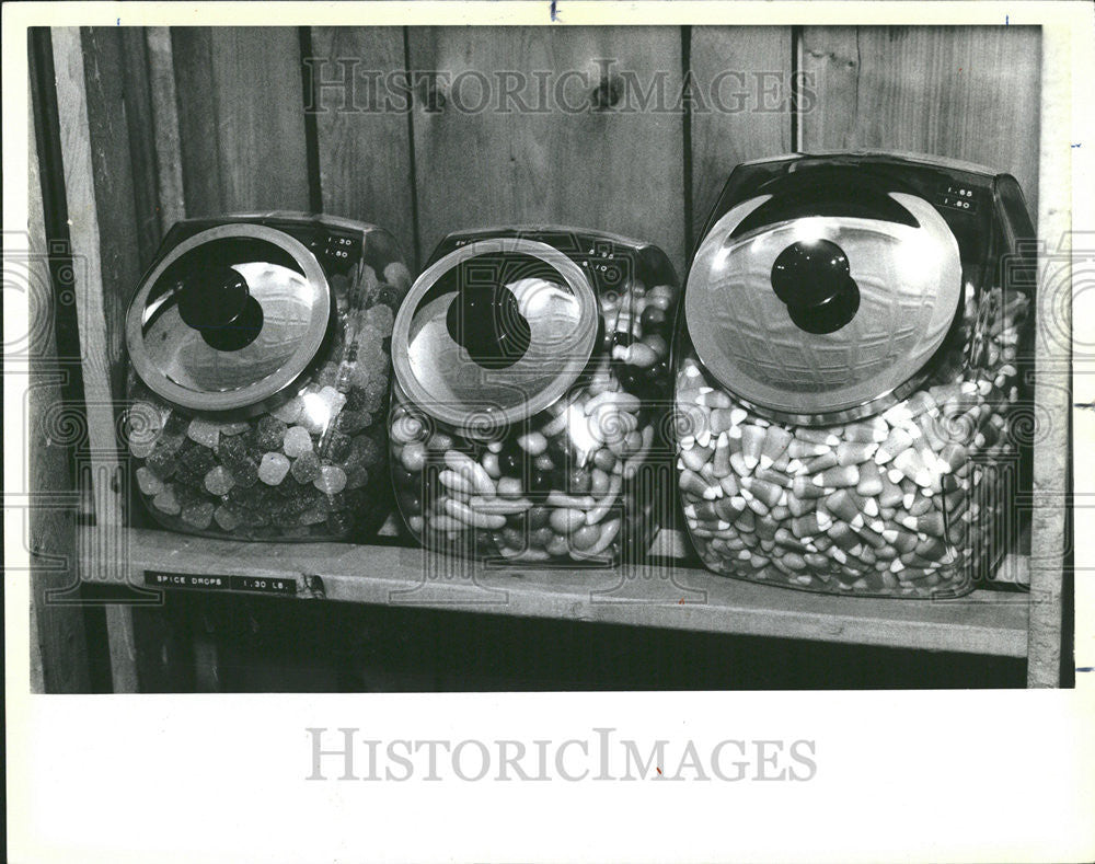 1984 Press Photo Windy City Fruit Nuts Candies - Historic Images