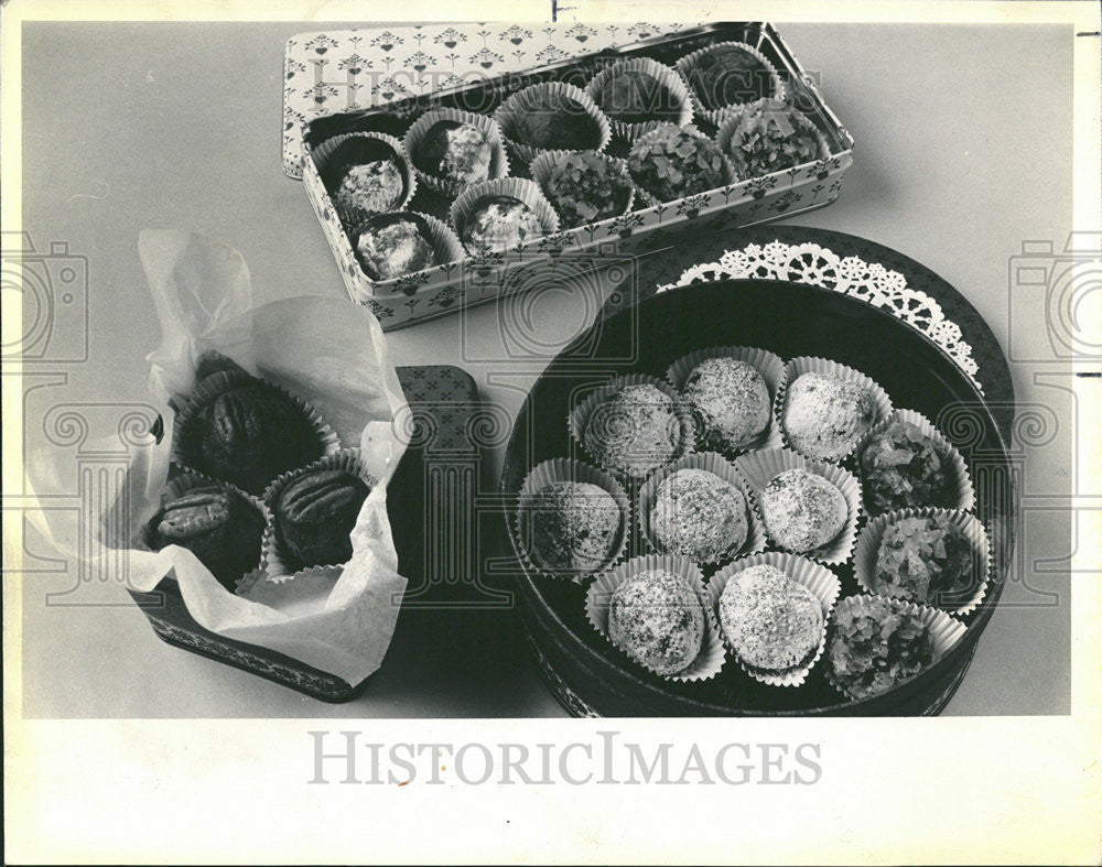 1984 Press Photo Chocolat truffles Dutch cookies prepare party food snakes - Historic Images