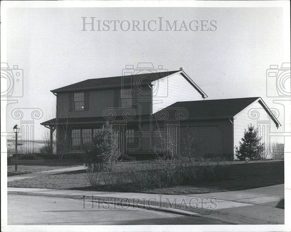 1971 Press Photo Mill Grove Building Corp colonial style Madison Lake Zurich - Historic Images