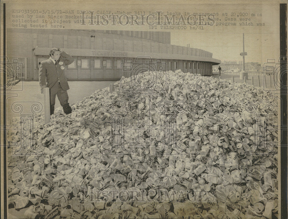 1971 Press Photo Can Recycling Program San Diego California - Historic Images