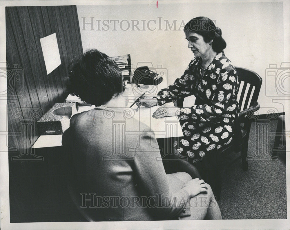 1973 Press Photo Noma Geene Counselor Midwest Population Center Patient - Historic Images