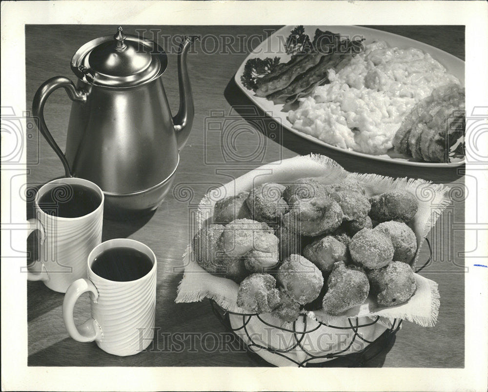 1976 Press Photo Light airy puffs special pleasure rice flour wheat products - Historic Images