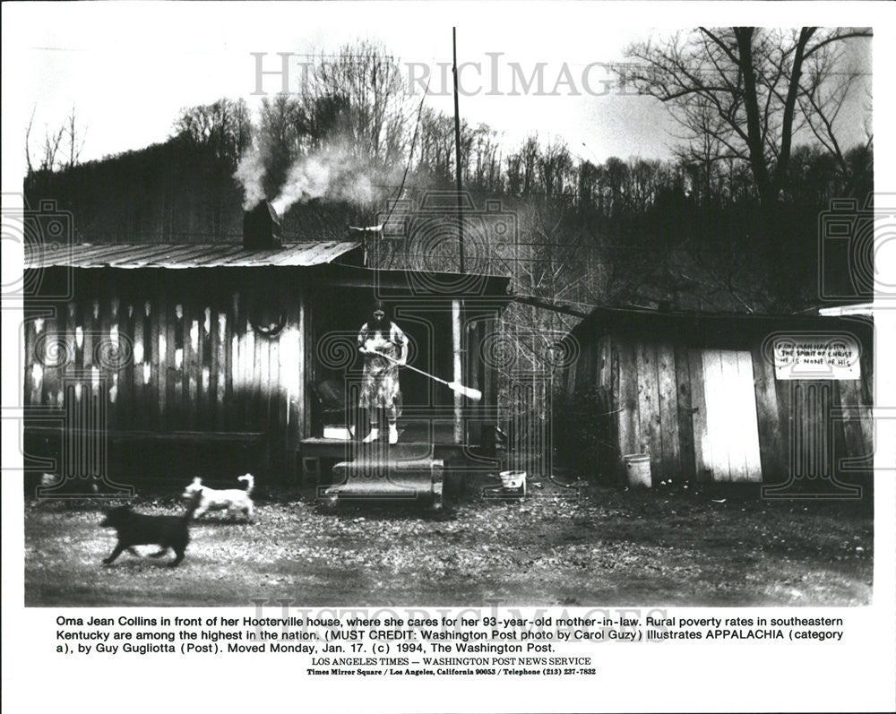 1994 Press Photo Oma Jean In Front of Her House. - Historic Images