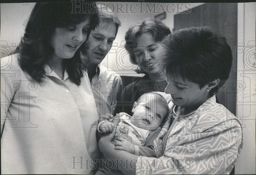 1987 Press Photo Baby Yates Nurse Midwives Service Illinois Schlatter Palmisano - Historic Images