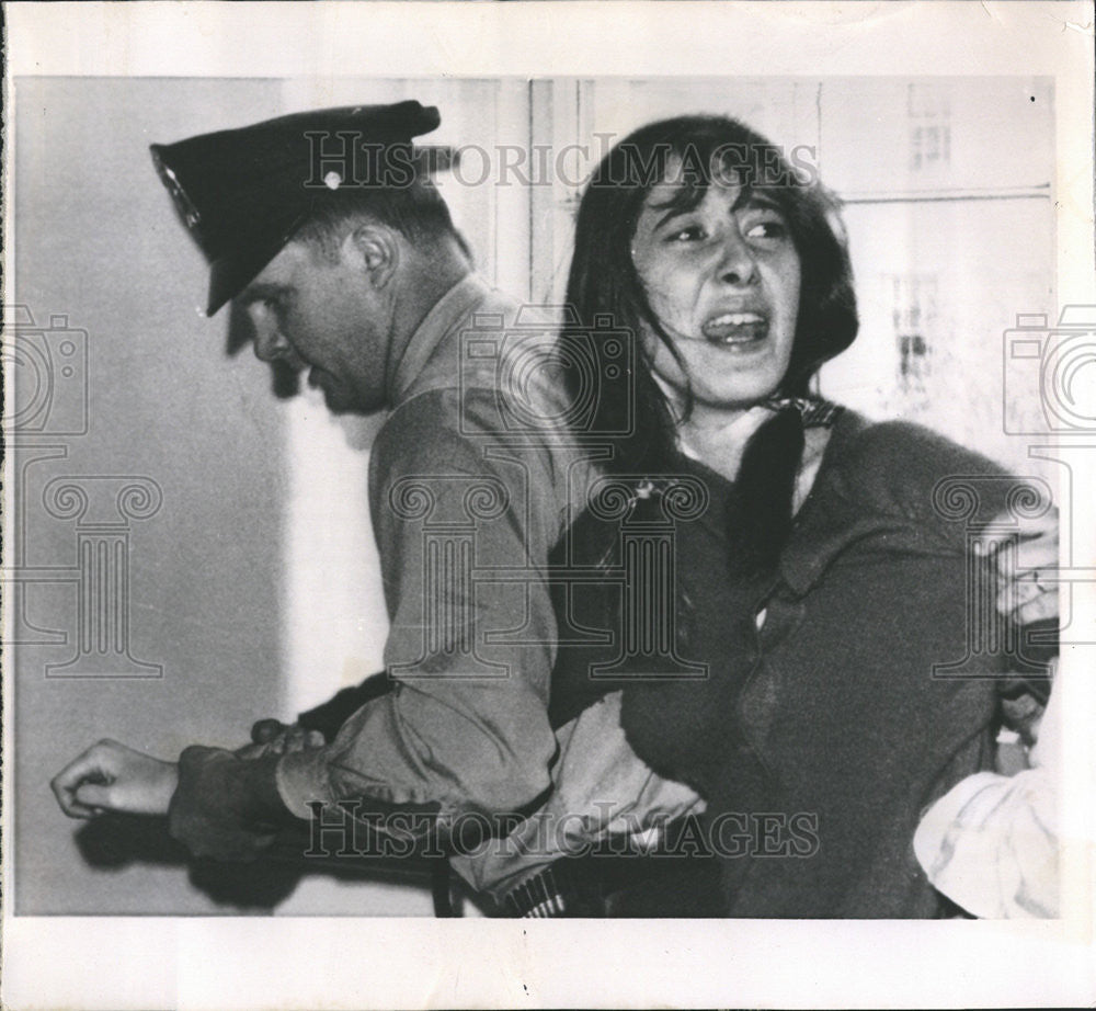 1963 Press Photo Reluctant Departure policeman House Committee demonstrator - Historic Images