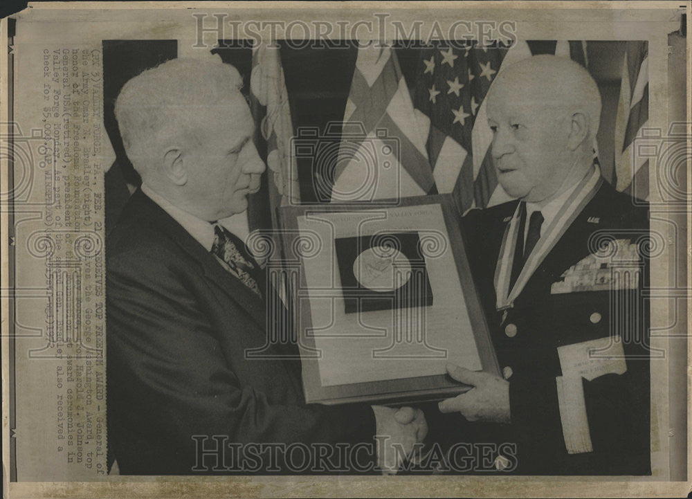 1972 Press Photo Bradley Receives Top Freedom Award - Historic Images