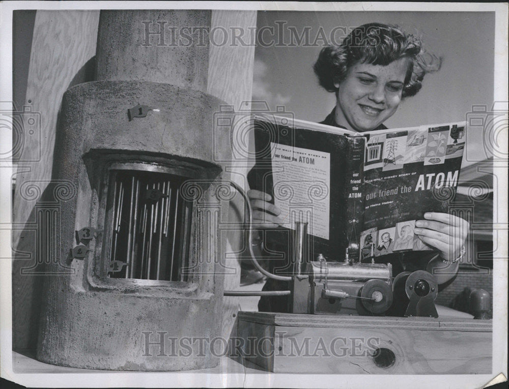 1958 Press Photo Starter Elaine Kuettner Dallas Science University Atomic Tex - Historic Images