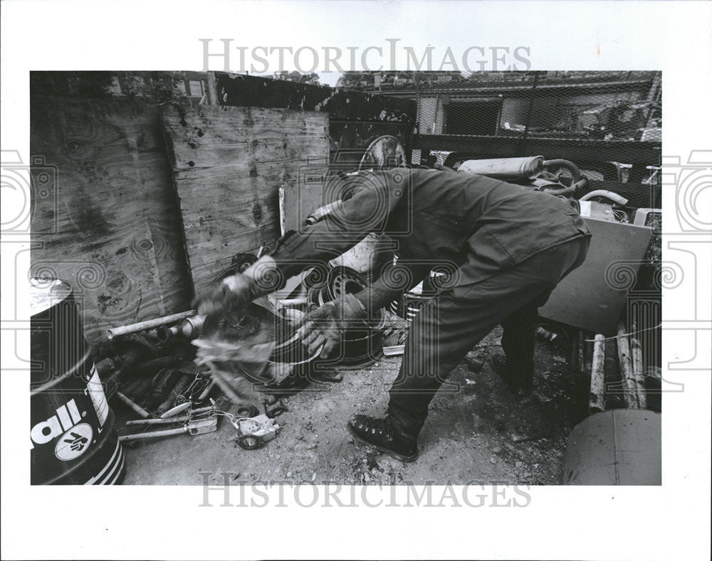 1993 Press Photo Scrap Michael Green truck unloading metal brought Sell - Historic Images