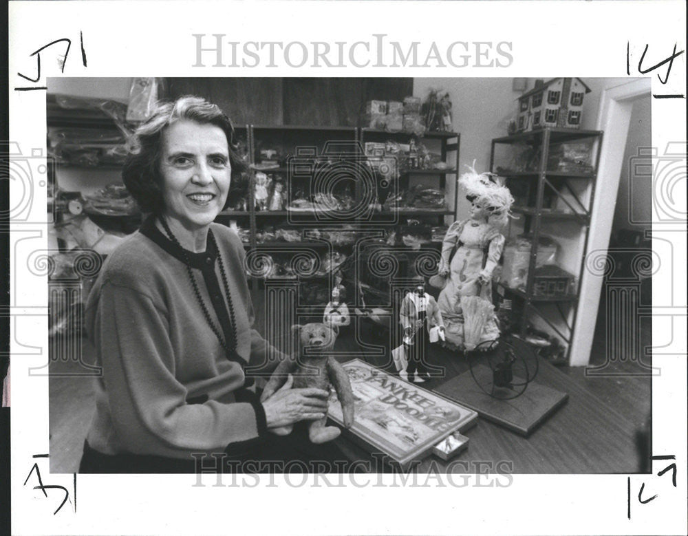 1990 Press Photo THE DETROIT HISTORICAL MUSEUM WOODWARD BARBARA NIMAN  TOYS - Historic Images