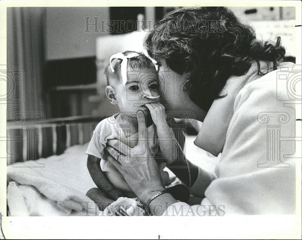 1984 Press Photo Elizabeth Hyink Peg Moster heart defect patient mother - Historic Images