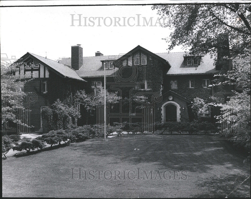 1974 Press Photo Lead glass windows Prairie style residence Japanese consul - Historic Images