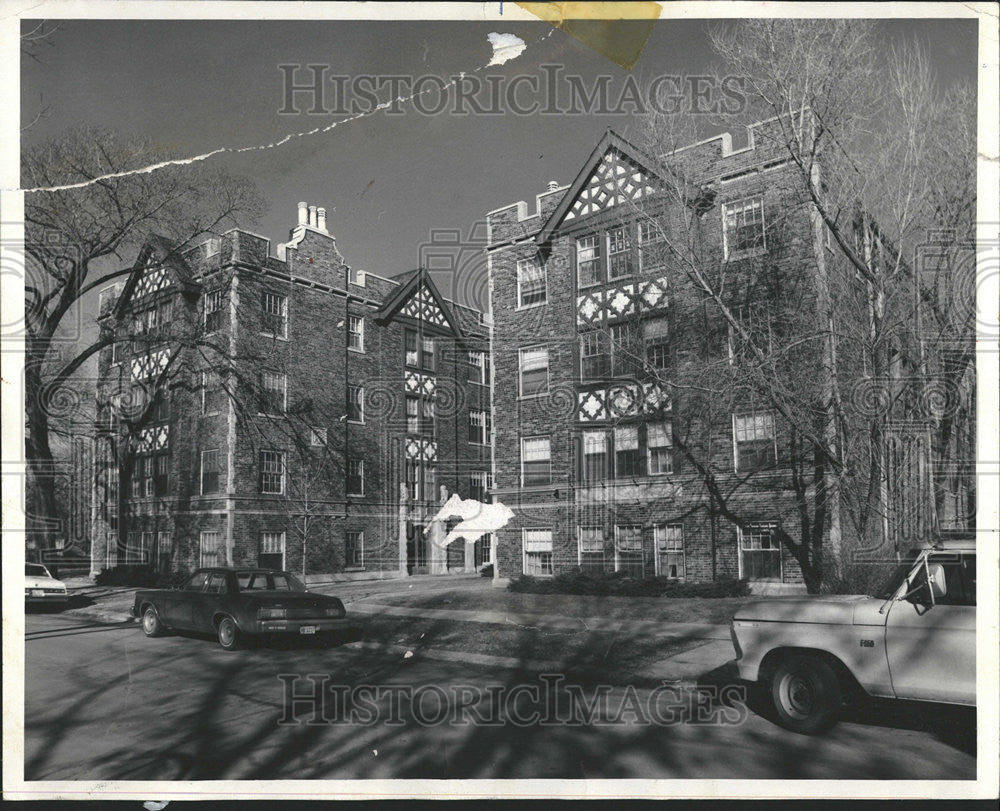 1981 Press Photo Hull Terrin Evanston Eugene Matanky condominium  Tudor Style - Historic Images