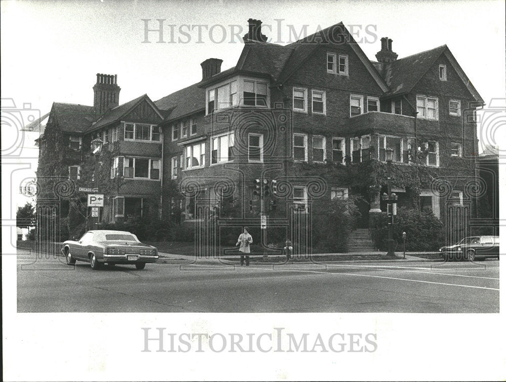 1977 Press Photo Building 1637 Chicago Avenue  Don Debat Real Estate Evanston - Historic Images