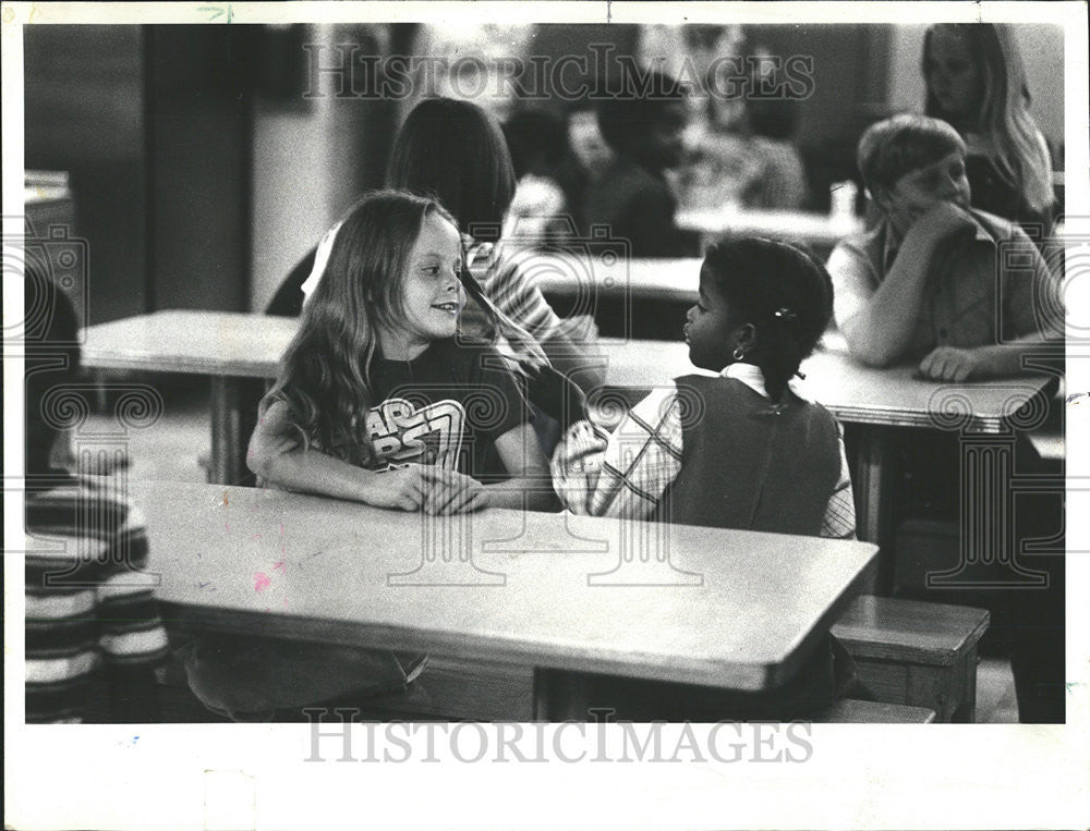 1989 Press Photo Caroline Stinnent Melanie Elaine - Historic Images