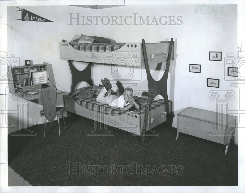 1975 Press Photo Childs room furniture accompanying picture durable designs - Historic Images