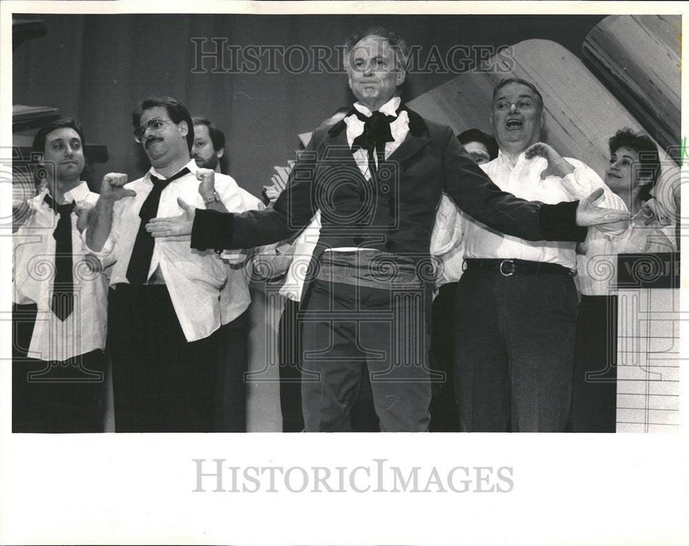 1987 Press Photo Leonard Rubin plays Lex Miserables Christmas Spirits rehearsal - Historic Images