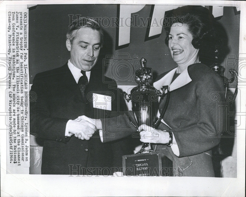 1966 Press Photo Mrs Lyndon Johnson Trophy Beauty Chicago Commissioner James - Historic Images