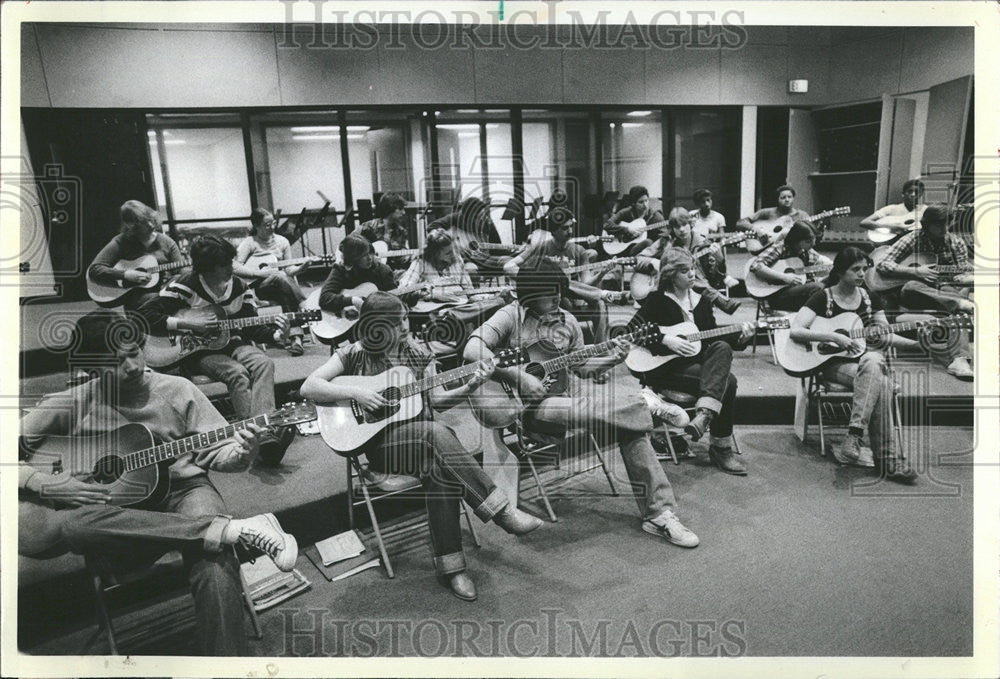 1982 Press Photo Curie High School Students Administrators magnet opera - Historic Images